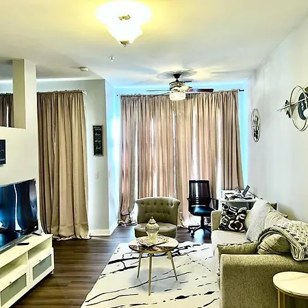 Beautiful Uptown Adventure Apartment